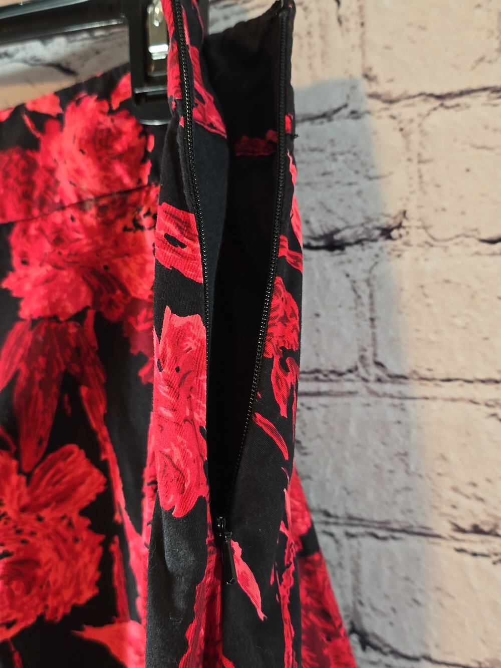 New York & Company Black Skater Skirt with Red Floral Print Size 8 - Picture 10 of 11